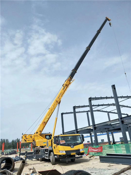 修文县超高层建筑钢结构吊装案例